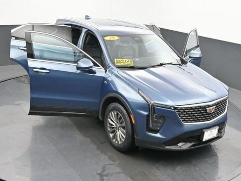Used 2025 Cadillac XT4 Premium Luxury image 58
