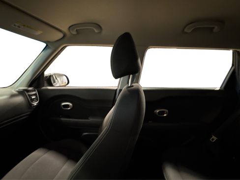 Used 2018 Kia Soul Base image 35