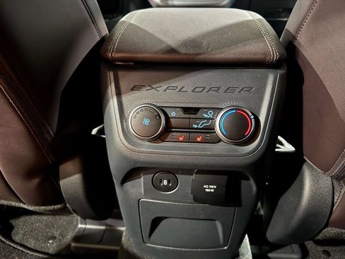 Used 2026 Ford Explorer Platinum w/ LUX Leather Package AWD/4WD image 12