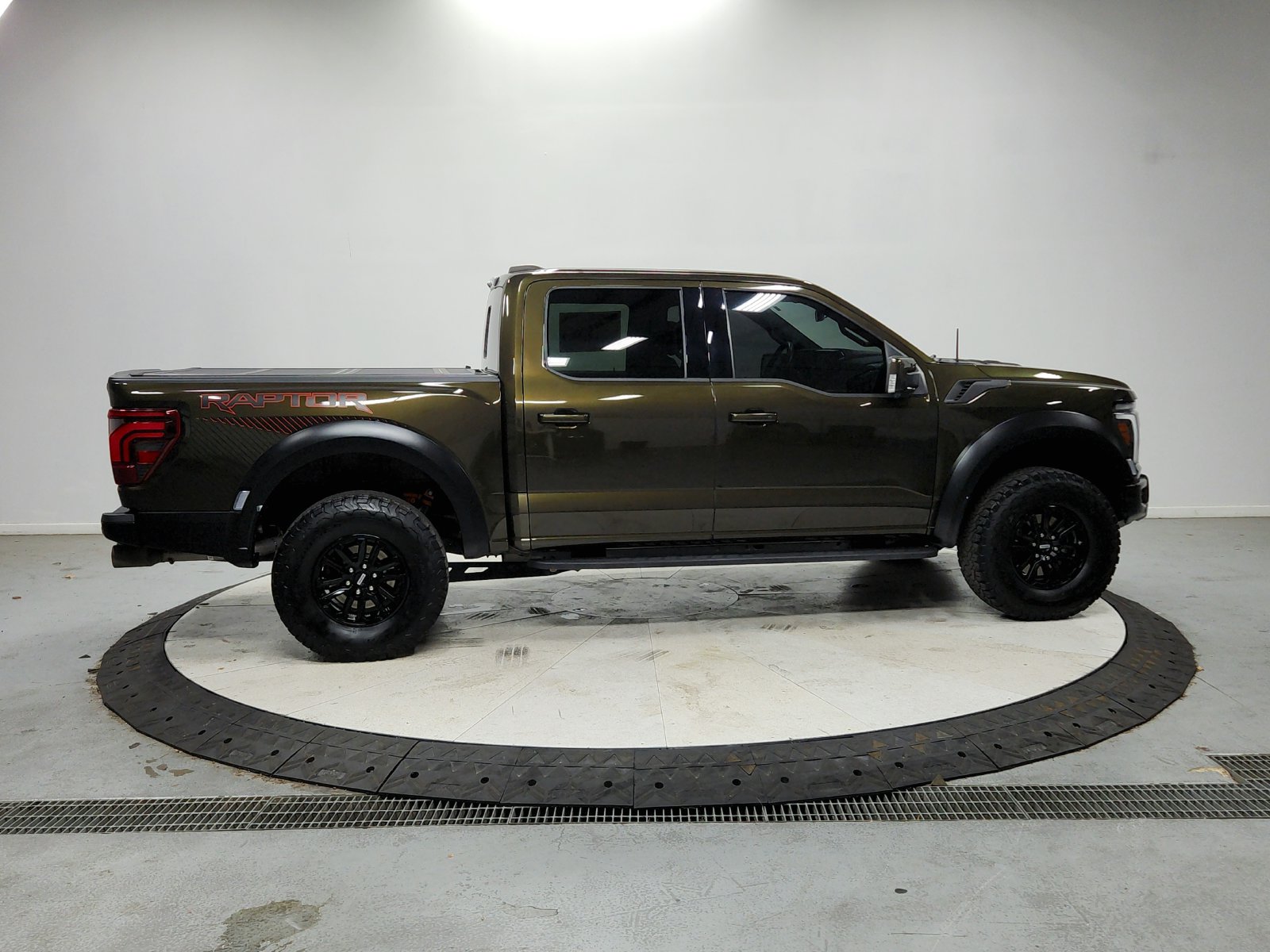 Used 2024 Ford F150 Raptor AWD/4WD image 9