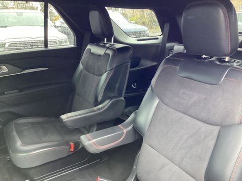 Used 2025 Ford Explorer ST image 12