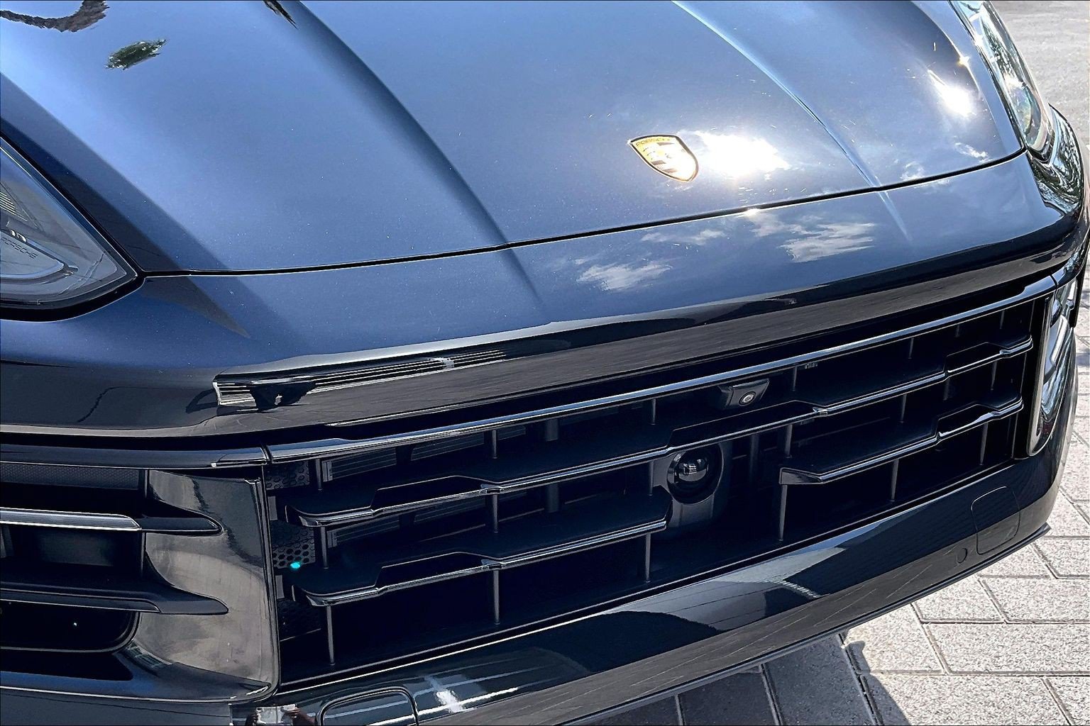 Certified 2025 Porsche Cayenne E-Hybrid Coupe w/ Premium Package Plus AWD/4WD image 30