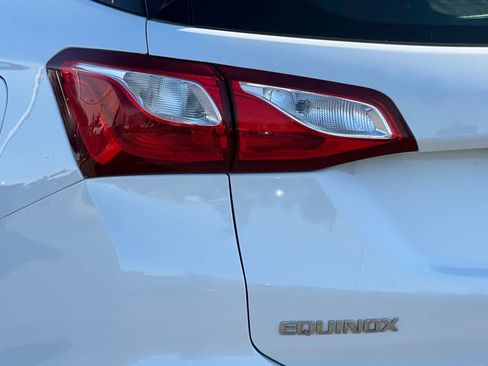 Used 2019 Chevrolet Equinox LS FWD image 32