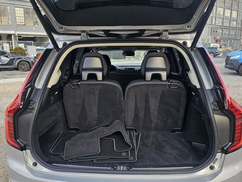 Certified 2025 Volvo XC90 B6 Plus image 7