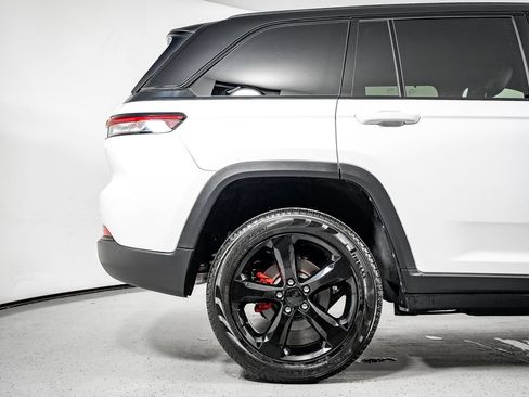 Used 2025 Jeep Grand Cherokee Limited w/ Luxury Tech Group II RWD image 6