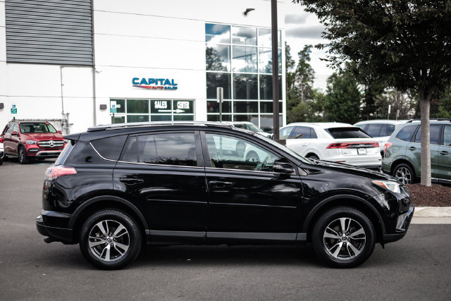 Used 2017 Toyota RAV4 XLE AWD/4WD image 8
