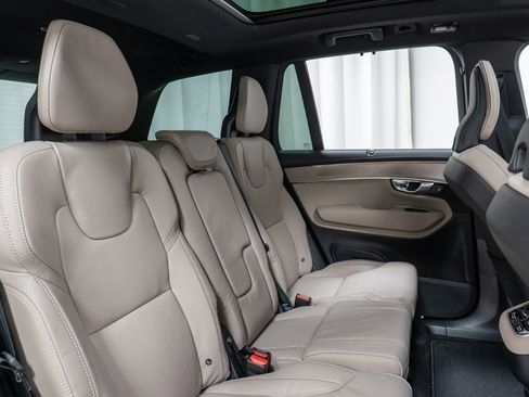 New 2026 Volvo XC90 B6 Ultra w/ Protection Package image 24