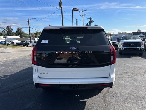 New 2025 Ford Expedition Active image 7