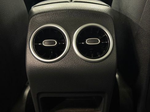 Used 2021 Mercedes-Benz GLB 250 4MATIC image 23