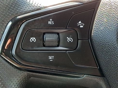 Used 2025 Chevrolet Trax LT FWD image 21