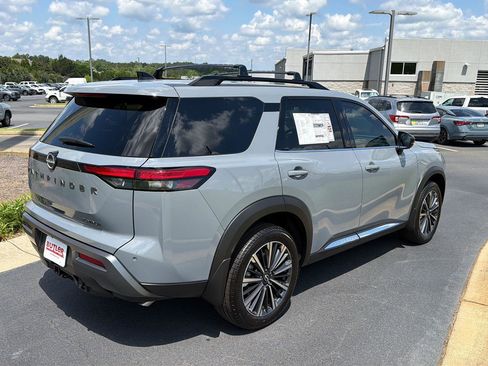 New 2026 Nissan Pathfinder Platinum FWD image 6