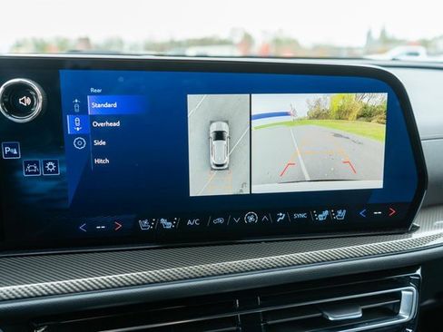 Used 2025 Chevrolet Traverse High Country image 29