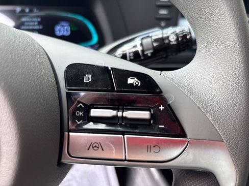 New 2025 Hyundai Elantra Blue image 30