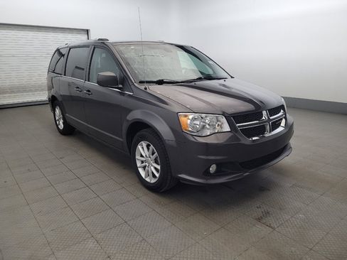 Used 2019 Dodge Grand Caravan SXT image 13