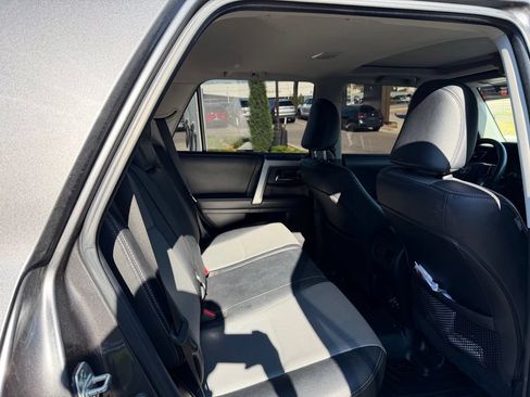 Used 2022 Toyota 4Runner SR5 Premium w/ Moonroof Package RWD image 7