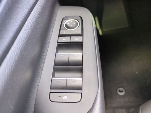 Used 2026 Toyota Prius Plug-In Hybrid FWD image 23