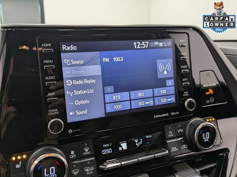 Used 2022 Toyota Highlander XLE AWD/4WD image 14
