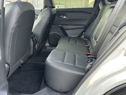 Certified 2025 Nissan Rogue SL w/ Tech Package FWD image 23