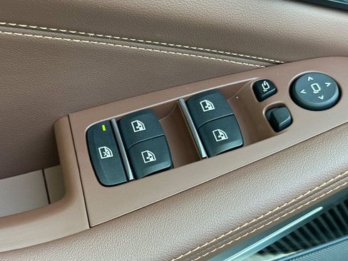 New 2026 BMW X5 M60i w/ Executive Package image 11