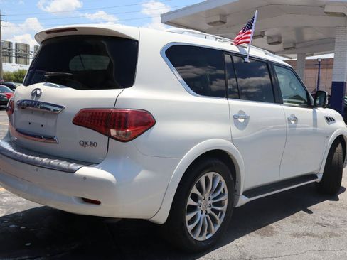 Used 2016 INFINITI QX80 4WD w/ Deluxe Technology Package image 3