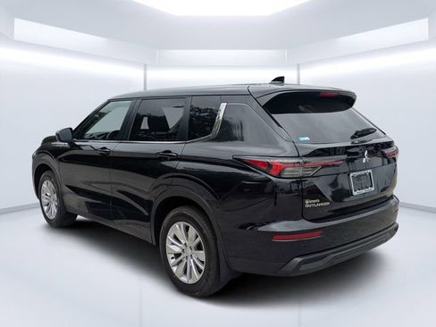 Used 2025 Mitsubishi Outlander ES FWD image 5