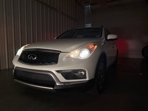 Used 2017 INFINITI QX50 2WD w/ Premium Plus Package image 8