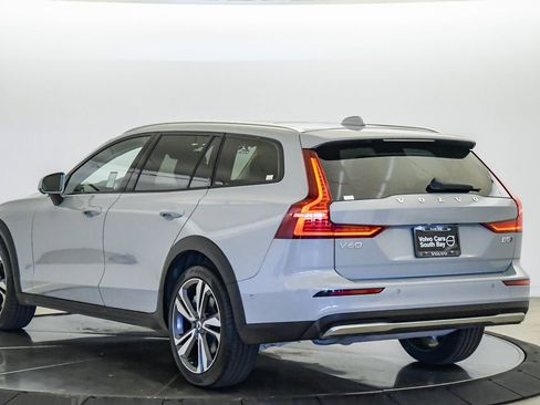Certified 2025 Volvo V60 B5 Cross Country Plus AWD/4WD image 2
