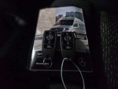 Used 2022 Mercedes-Benz Sprinter 3500 image 34