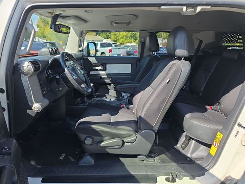 Used 2014 Toyota FJ Cruiser 4WD image 3