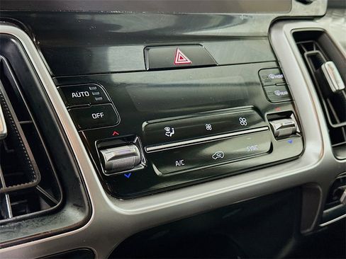 Certified 2023 Kia Sorento S image 24