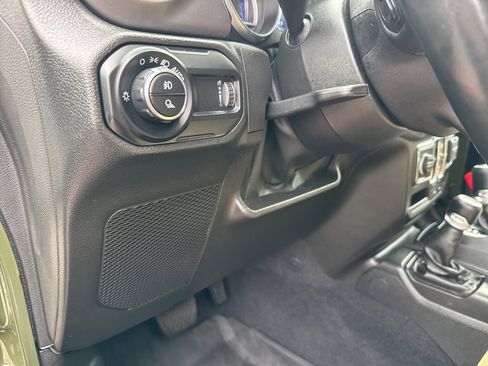 Used 2023 Jeep Gladiator Willys image 15