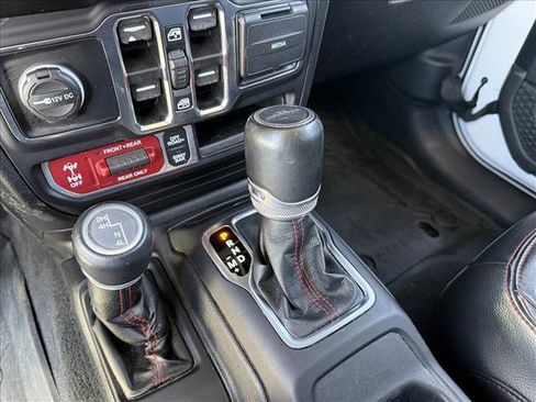 Used 2022 Jeep Gladiator Rubicon w/ LED Lighting Group AWD/4WD image 16