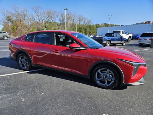 Used 2025 Kia K4 LXS image 1