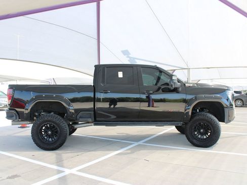 Used 2025 GMC Sierra 2500 AT4 w/ AT4 Premium Plus Package AWD/4WD image 8