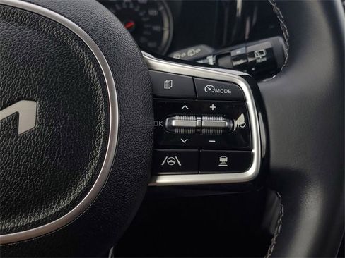 Certified 2022 Kia Sorento SX image 25