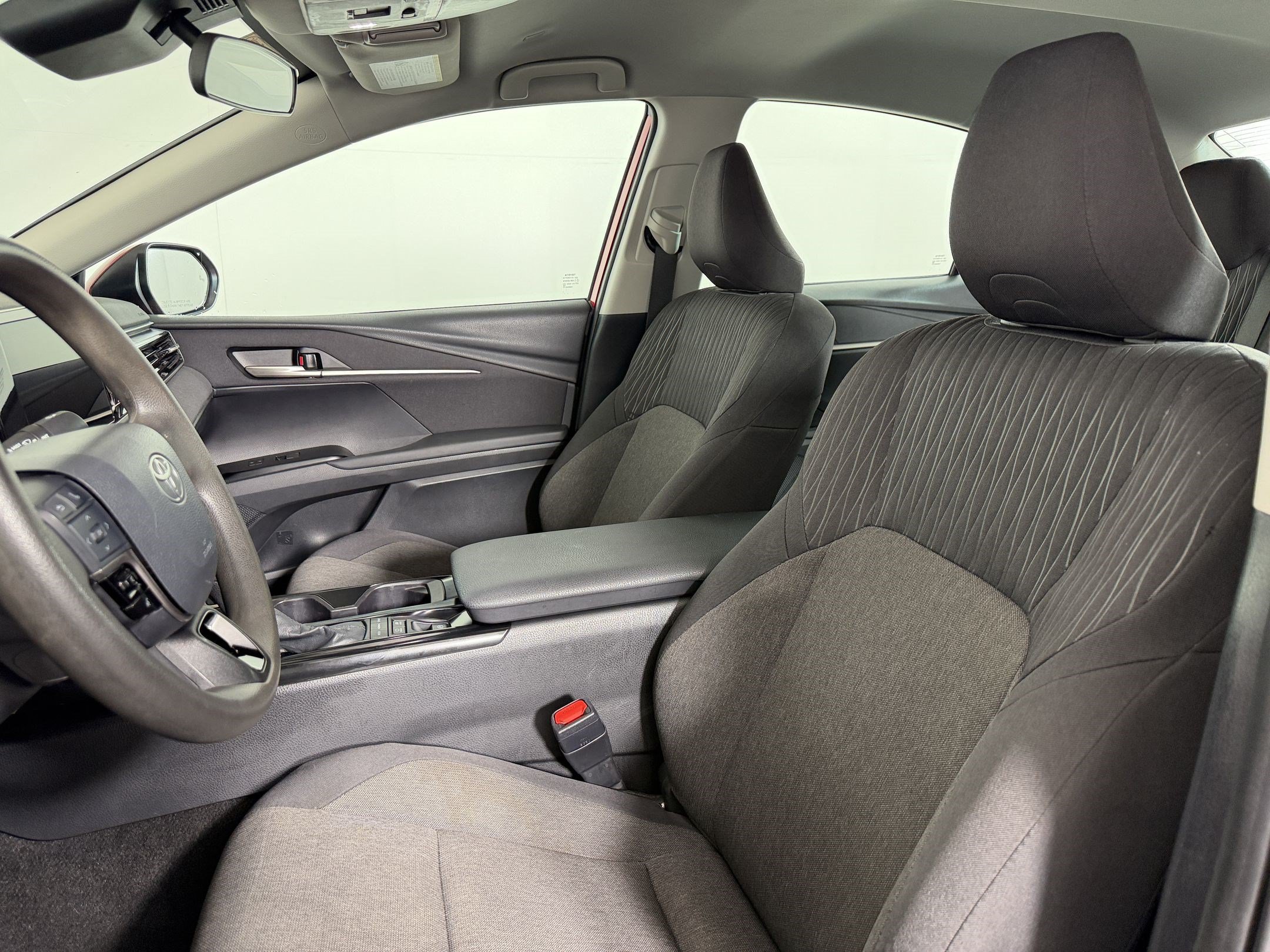 Used 2025 Toyota Camry LE FWD image 4