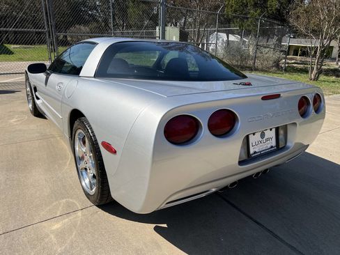 Used 2001 Chevrolet Corvette Coupe w/ Preferred Equipment Group2 image 10