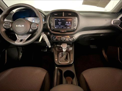Used 2025 Kia Soul LX image 14