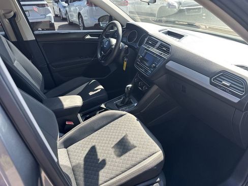 Used 2018 Volkswagen Tiguan S image 37