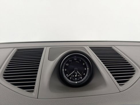 Certified 2026 Porsche Macan Turbo AWD/4WD image 22