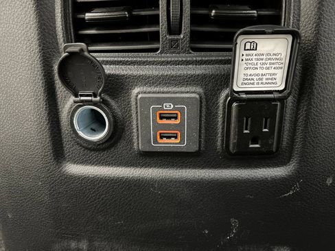 Used 2024 Nissan Titan SV w/ SV Convenience Package AWD/4WD image 29