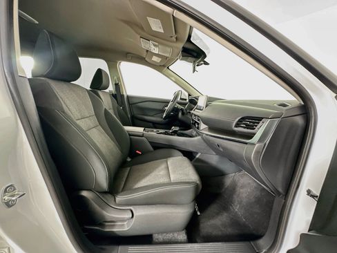 Used 2024 Nissan Rogue SV FWD image 30