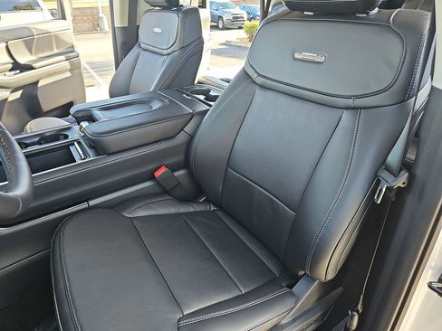 New 2026 Ford Expedition Platinum w/ Driver's Package image 16