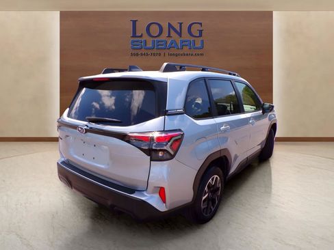 Certified 2025 Subaru Forester Premium AWD/4WD image 5