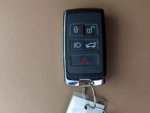 Used 2025 Land Rover Range Rover SE AWD/4WD image 36