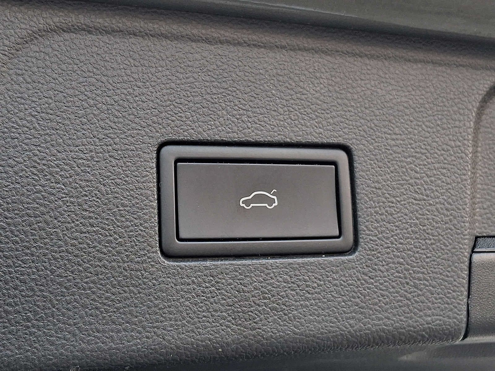 Certified 2024 Volkswagen Atlas Peak Edition SE AWD/4WD image 27