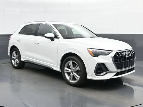 Used 2020 Audi Q3 2.0T Premium w/ Convenience Package AWD/4WD image 1