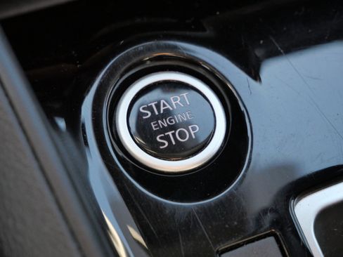 Used 2023 Nissan Versa SV image 27