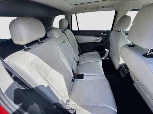 Used 2018 Volkswagen Tiguan SE w/ Panoramic Sunroof Package AWD/4WD image 34