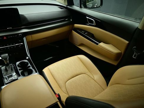 Certified 2022 Kia Carnival EX image 47